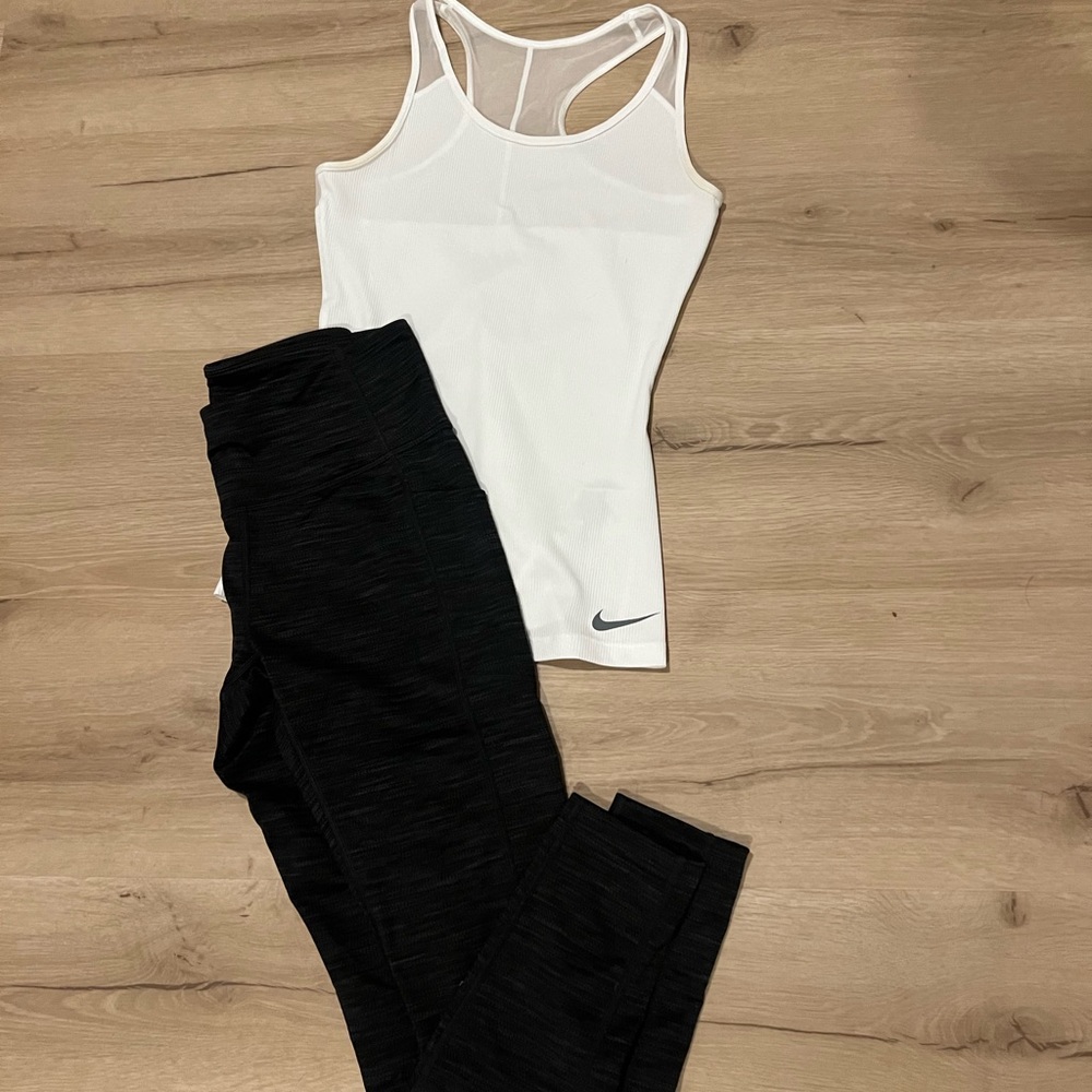 Small & xs workout set . Leggings and tank